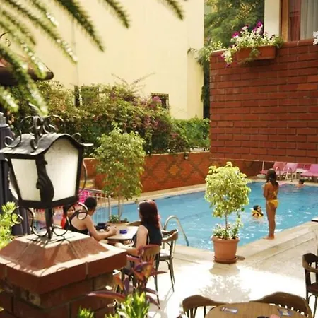 Beautiful Sultan House At Cleopatra Beach 1 With Umbrellas, Balcony, Barbecue, Private 100mbps Wifi, Smart Tv, Table Games, Vip Trans-fer - Beautiful Apartmenthouse Apartament Alanya